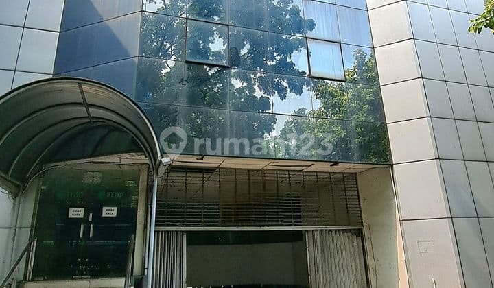 5-Story Menteng Building + Basement 765m² Central Jakarta Facing North