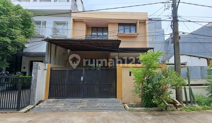 East Cengkir House Kelapa Gading 8x15 3-Car Street South Side