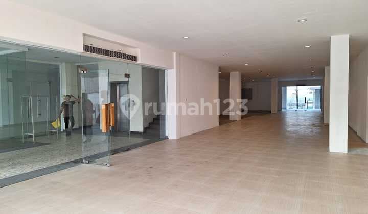 Hayam Wuruk City Building for Rent Spacious Parking Basement Available