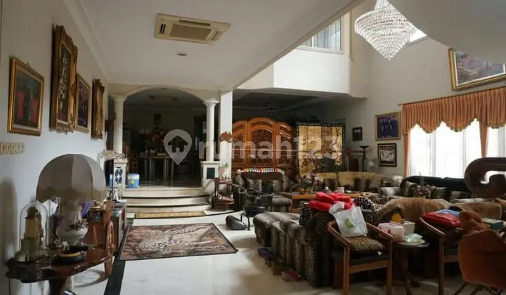 Rumah Mega Kuningan Hoek 2 Lantai 604m² Hadap Barat Selatan