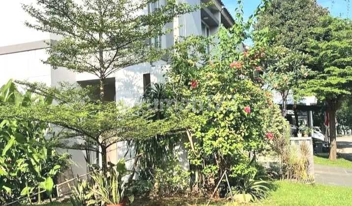 Rumah 2 Lantai dengan Halaman Luas Dalam Cluster Elite Kebayoran Bintaro