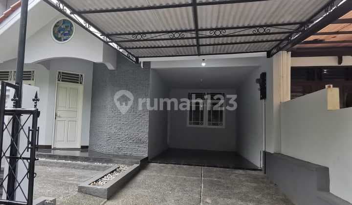 Rumah 2 Lantai Bagus Semi Furnished di Bintaro Pesanggrahan Jakarta Selatan, Jakarta Selatan