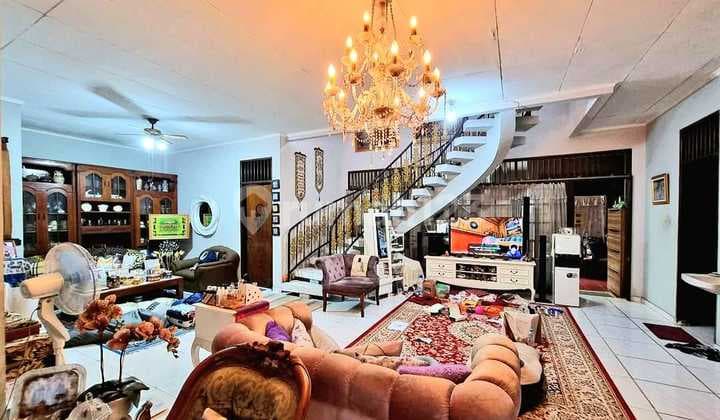 Rumah Cantik dan Megah Kawasan Pejaten, Jakarta Selatan