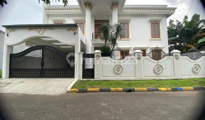 Rumah 2 Lantai dengan Kolam Renang Kawasan Bsd City