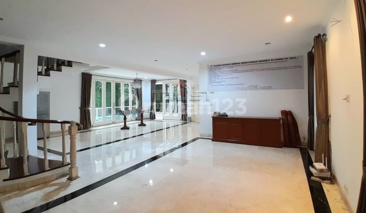 Rumah Mewah Strategis Dekat Pondok Indah Kawasan Jakarta Selatan