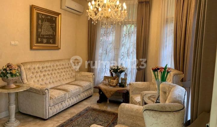 Rumah Luas Kolam Renang Lebak Bulus Dekat MRT Jakarta Selatan