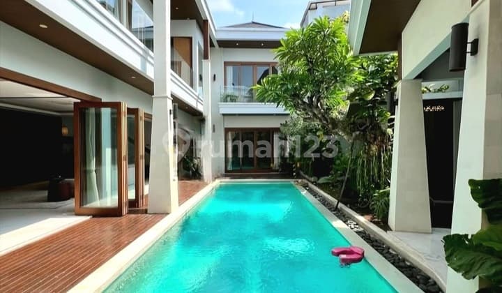 Luxury House with Beautiful Villa Nuance in Pasar Minggu, South Jakarta