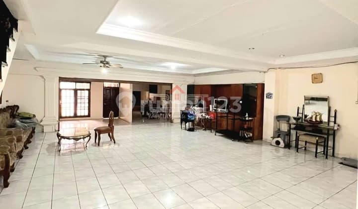 Rumah Strategis Dekat Kampus Universitas Toll Mall Jakarta Barat