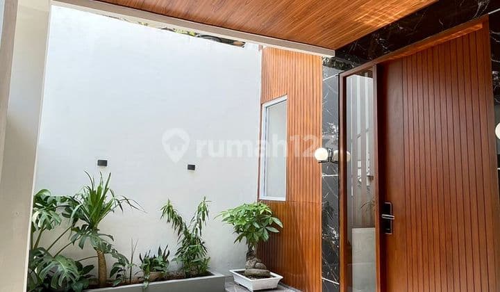 Rumah Bagus Baru Di Renov 2 Lantai Siap Huni Sektor 9