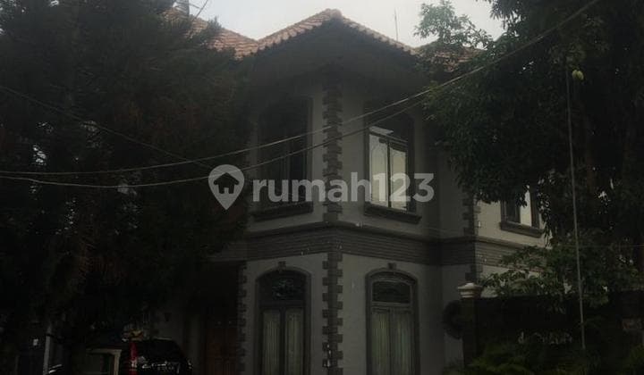Rumah Bagus Kokoh 2 Lantai Luas Halaman Semifurnis Siap Huni di Kediri