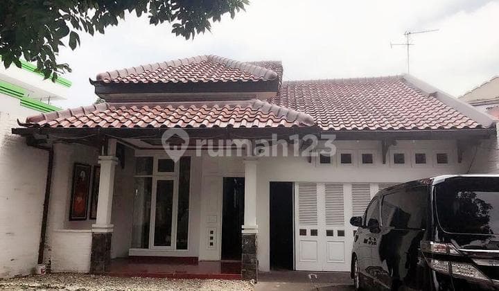 Rumah Luas Ada Swimingpool Nyaman Siap Huni di Ampera