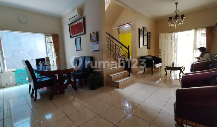 Rumah Cantik 2 Lantai di Kota Baru Parahyangan Bandung