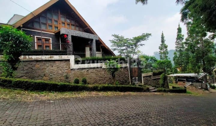Rumah Mewah di Dago Kota Bandung