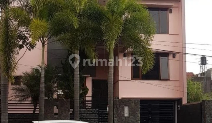 Rumah Mewah 2 Lantai di Bumi Adipura Kota Bandung