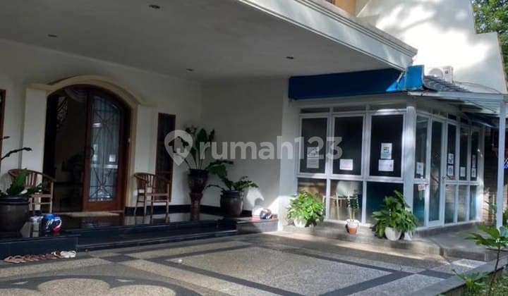 RUMAH MEWAH DI SAYAP JALAN CIPAGANTI BANDUNG