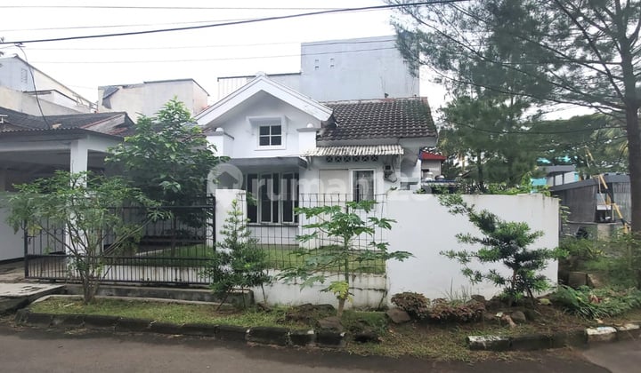 QUICK SALE! HOEK House in Pinus Cluster Graha Raya Bintaro, Land Area 151m²
