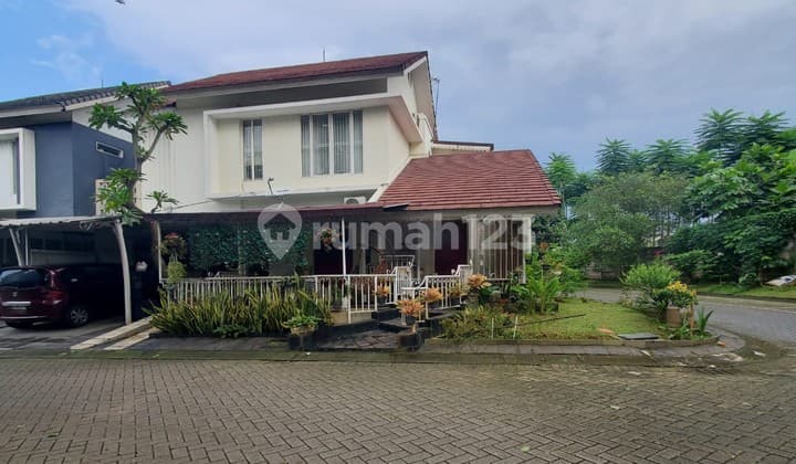 For sale 2-story hook house in Cluster Emerald Sector 9-Bintaro, South Tangerang.