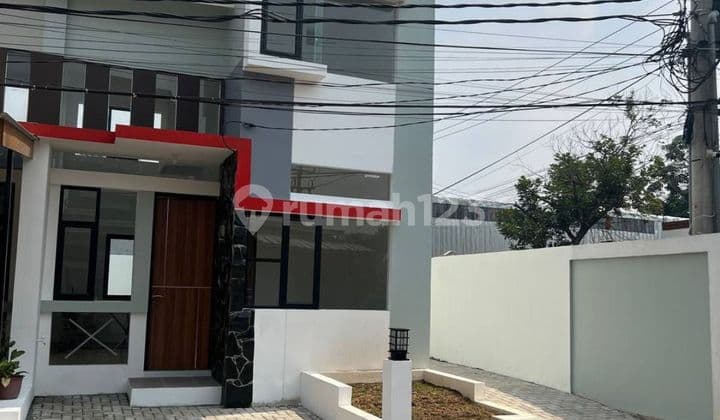 Rumah 2 Lantai Baru Hadap Selatan Strategis Ke Tol Bekasi Timur