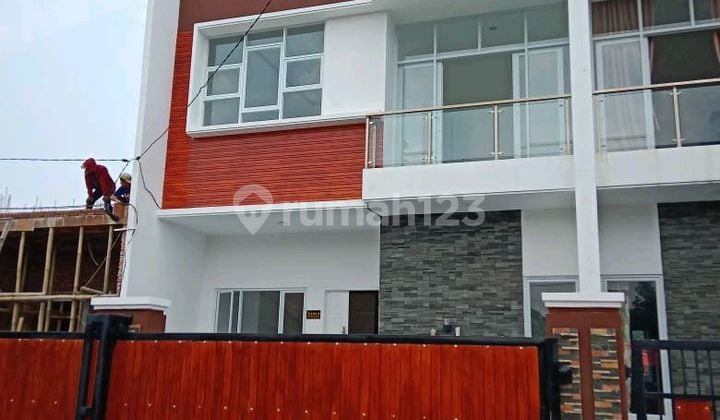 rumah luas bata merah dekat stasiun lrt comuter tol Bekasi timur