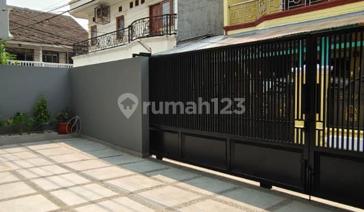 Rumah 2 Lantai Lokasi Strategis Tebet Jakarta Selatan