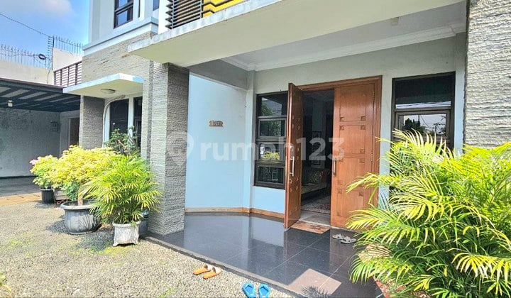 Rumah 2 Lantai Siap Huni Dalam Komplek Jatiwaringin Bekasi