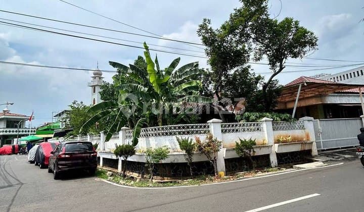 Hooked, Large, Strategic & Affordable Property with Land in Rawamangun