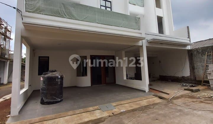 Rumah Baru Bagus 3 Lantai Ready Siap Huni Dalam Cluster di Pondok Kelapa Duren Sawit
