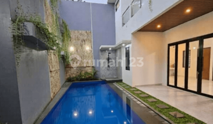 Rumah Baru Mewah Kolam Renang Dekat Pondok Indah di Kebayoran Baru