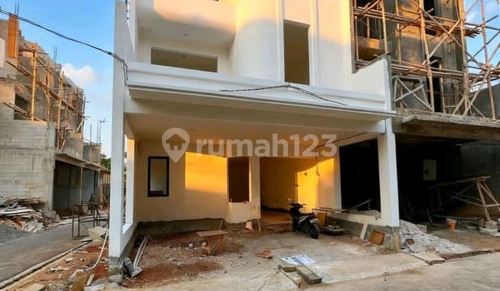 Rumah Baru Modern 3 Lantai Dalam Cluster di Pondok Kelapa