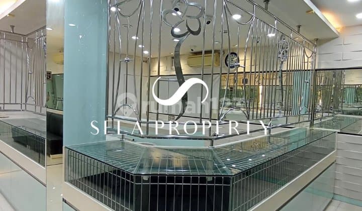 Ruko Komersial 3 Lantai yang Luas di Denpasar