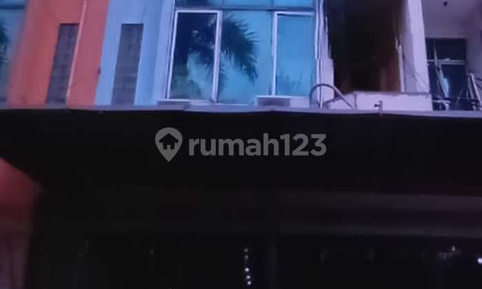 Dijual Cepat Ruko Lokasi Strategis Kawasan Ramai di Taman Palem Lestari