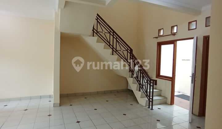 For rent fast, neat and clean ready-to-occupy house, newly renovated, Taman Palem Lestari