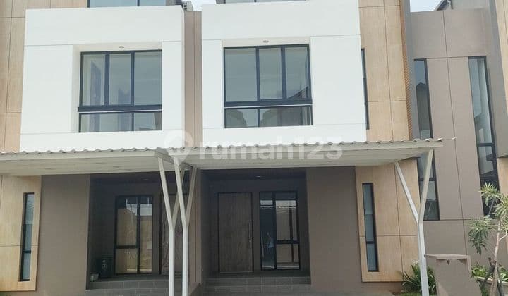 Rumah rapi,murah ,2 lantai di Fedora Park at Suvarna Sutera