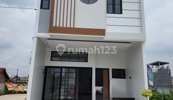 Rumah Dua Lantai Dekat Dengan Pusat Bisnis Di Cipondoh SHM