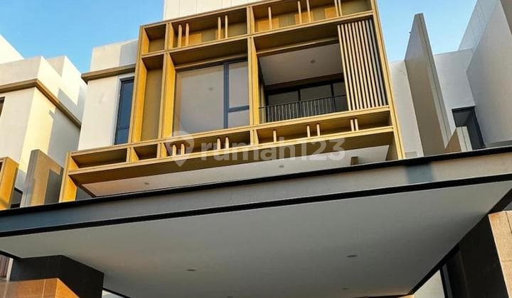 Dijual Rumah Mewah 3 Lantai di Ecnhante BSD Dilengkapi Lift