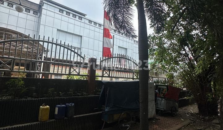 For Sale Land and Building in Tanah Abang Jakarta, Suitable for Offices