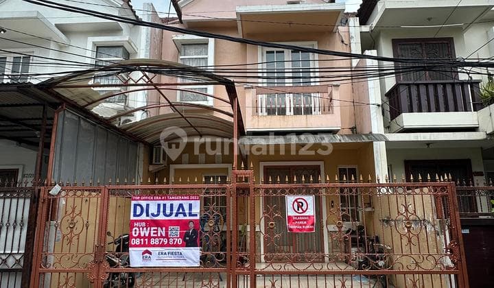 Dijual Cepat Rumah 2 Lantai Rapi Siap Huni di Taman Semanan Indah