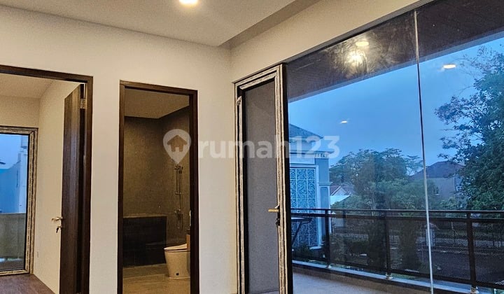 Dijual Rumah Mewah Ada Lift di Sutera Flamboyan Alam Sutera Siap Huni