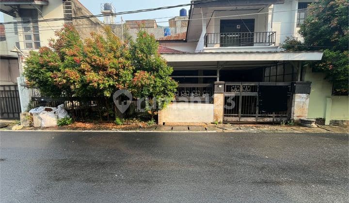 For Sale House in Depok Area, 2-Car Street