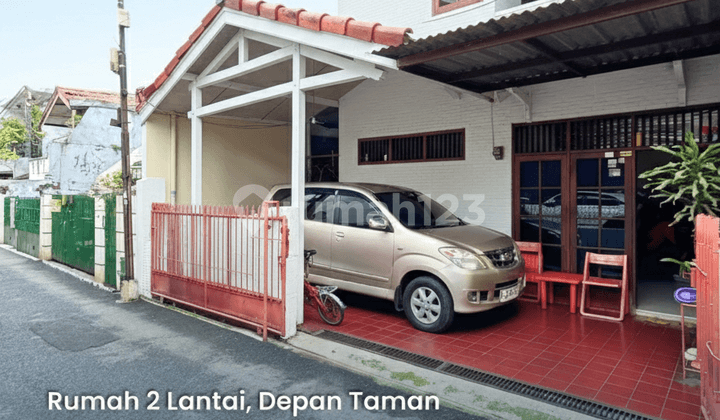 Dijual Rumah Depan Taman