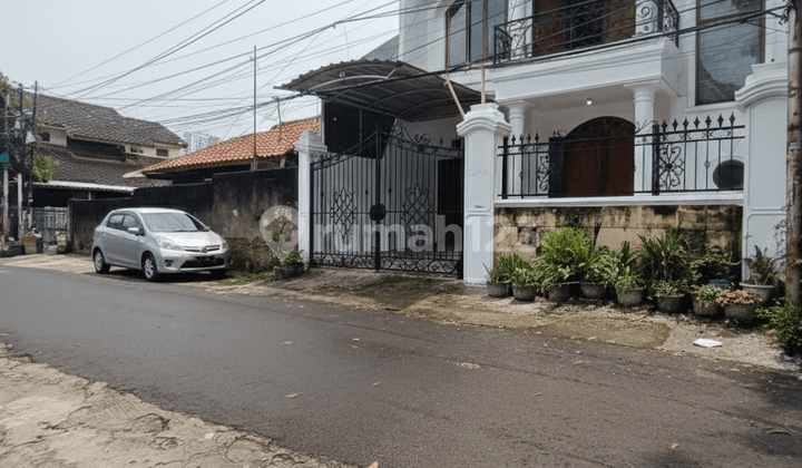 Dijual Rumah Cawang Kondisi Sedang Renovasi