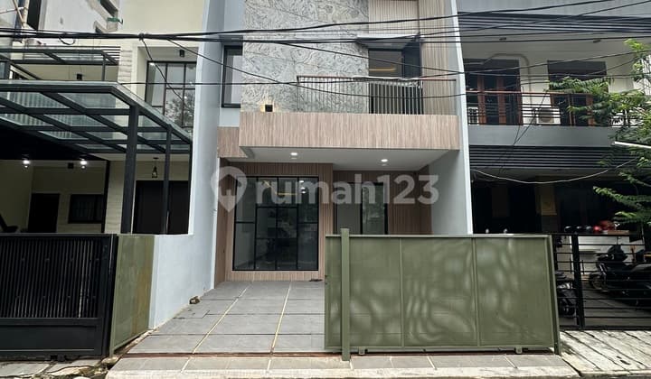 Modern Futuristik Siap Huni Brand New Depan Taman Di Pondok Indah