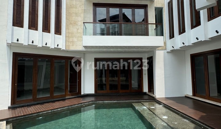Brand New Ala Resort Mewah Design Modern Tropis di Pondok Indah