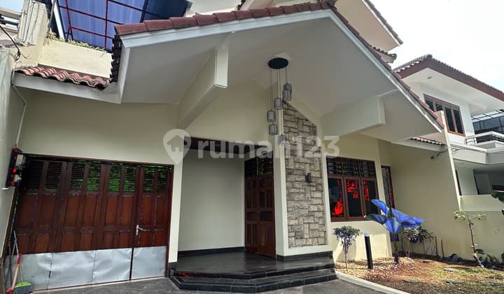 Siap Huni Area Strategis Row Jalan Lebar Di Pondok Indah