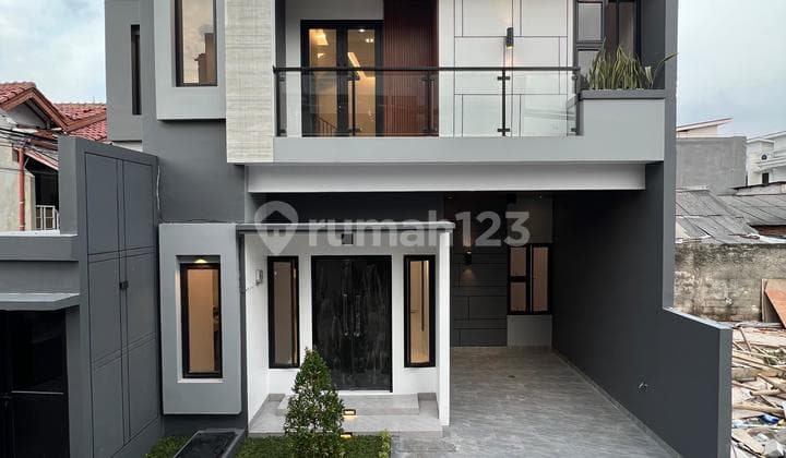 Brand New Modern Minimalist Ready to Live In With Rooftop in Tanjung Barat