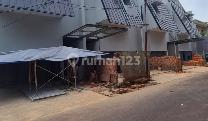 Brand New Minimalis House Di Simprug Golf Hanya Ada 4 Unit Ada Swimming Pool