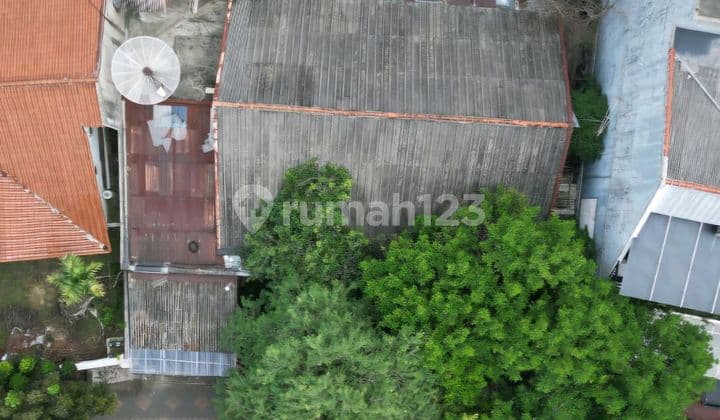 Old House, Land-Based Pricing, Main Road Location, Suitable for Business