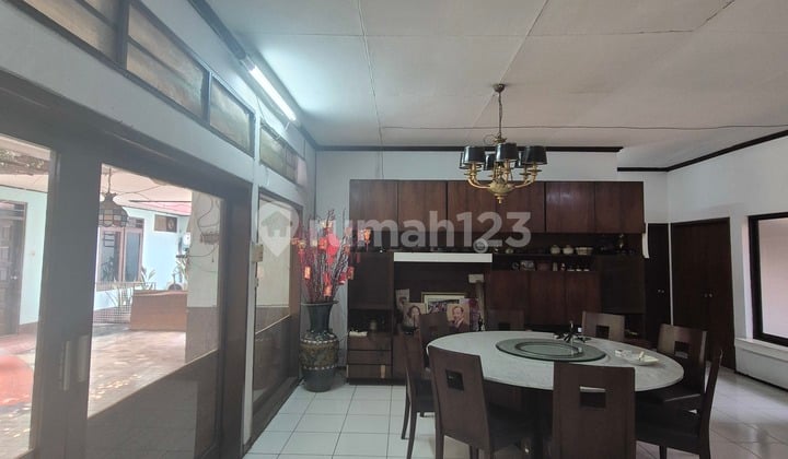 Rumah 1 Lantai Dekat Brawijaya Cocok Dibangun Ulang