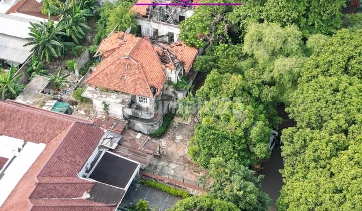 Old House Land Count in Kebayoran Baru Facing East Square Land Shape Widest Road Row