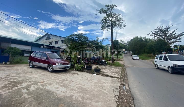 Gudang Multifungsi Kondisi Bagus di Tiban 3 Dijual Cepat